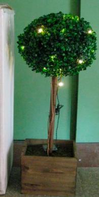 Декоративно дърво с лампички